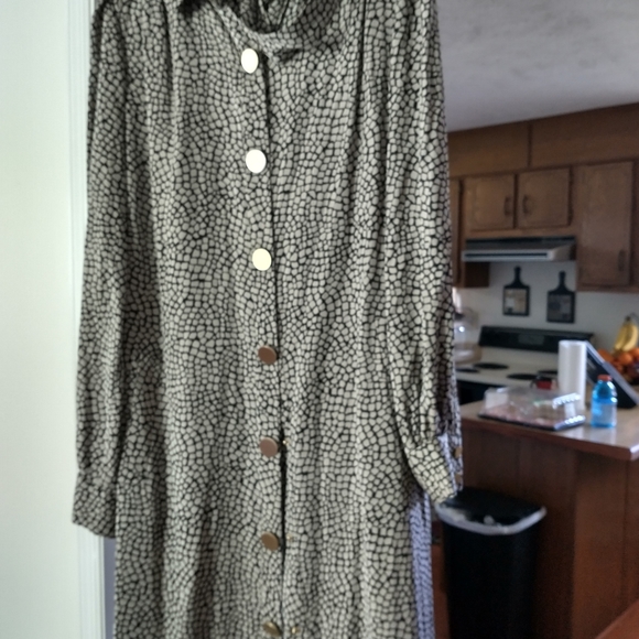 Dress - Picture 2 of 4